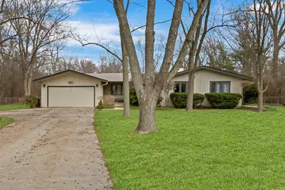 180 Crescent Knoll Drive, Green Oaks, IL 60048 - Photo 2