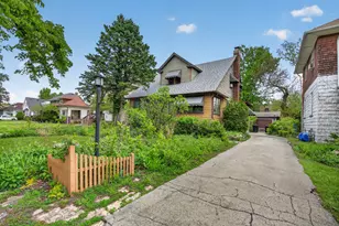 11427 S Longwood Dr, Chicago, IL 60643 - Photo 1