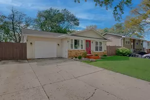 2017 Sanford Ave, New Lenox, IL 60451 - Photo 2