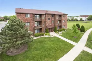 15801 Peggy Ln, Oak Forest, IL 60452 - Photo 12