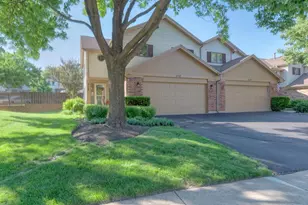 312 Cromwell Ct, Westmont, IL 60559 - Photo 2