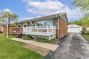 517 N Manchester Dr, Chicago Heights, IL 60411 - Photo 2