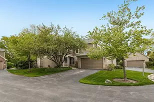 16 Wimbledon Ct, Lincolnshire, IL 60069 - Photo 1