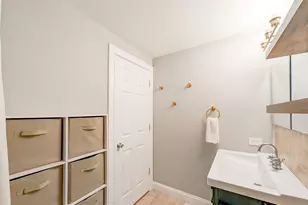 1931 Governors Ln, Hoffman Estates, IL 60169 - Photo 42