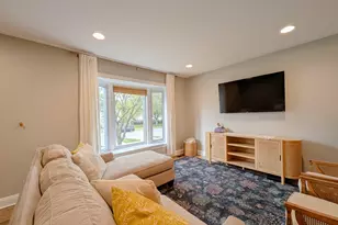 1931 Governors Ln, Hoffman Estates, IL 60169 - Photo 10