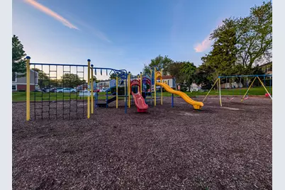 1931 Governors Lane, Hoffman Estates, IL 60169 - Photo 50