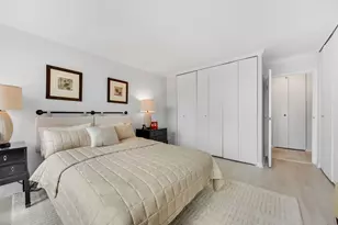 111 E Chestnut St, Chicago, IL 60611 - Photo 12