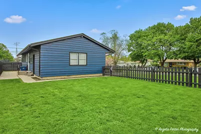 1320 Glenwood Avenue, Waukegan, IL 60085 - Photo 4