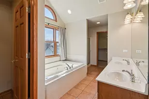 663 Anne Ln, Bolingbrook, IL 60440 - Photo 24