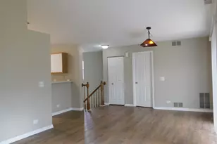 1060 Stillwater Rd, Elgin, IL 60120 - Photo 8