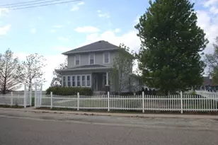 429 W Koplin Ave, Cissna Park, IL 60924 - Photo 2