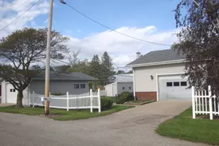 429 W Koplin Ave, Cissna Park, IL 60924 - Photo 6