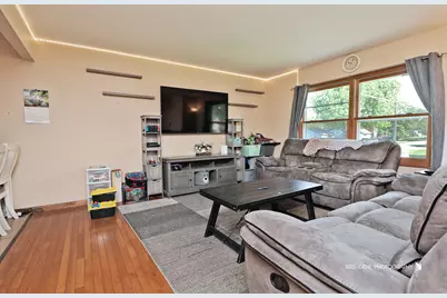 5007 Prairie Avenue, McHenry, IL 60050 - Photo 2