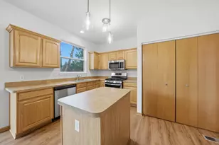646 S Cadillac Cir, Romeoville, IL 60446 - Photo 8