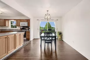 28W776 Wagner Rd, Naperville, IL 60564 - Photo 8