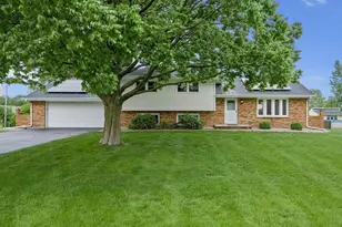 28W776 Wagner Rd, Naperville, IL 60564 - Photo 2