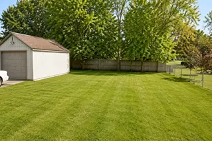 5301 West Ln, McCullom Lake, IL 60050 - Photo 16