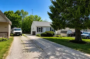 5301 West Ln, McCullom Lake, IL 60050 - Photo 22
