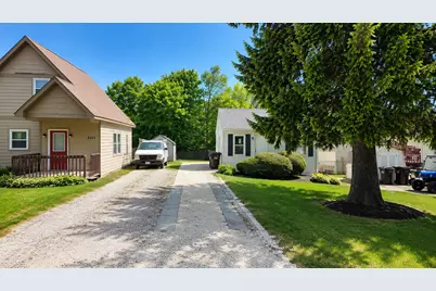 5301 West Lane, McCullom Lake, IL 60050 - Photo 2