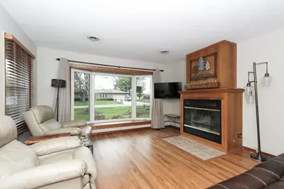 39W609 Lori Lane, Elgin, IL 60124 - Photo 4