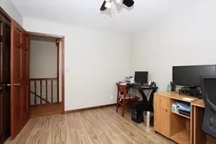 39W609 Lori Ln, Elgin, IL 60124 - Photo 22