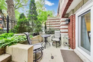 924 W Wolfram St, Chicago, IL 60657 - Photo 12