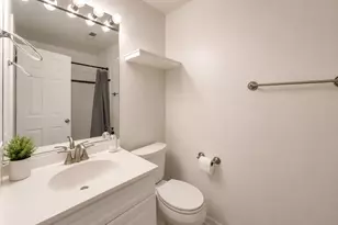924 W Wolfram St, Chicago, IL 60657 - Photo 10