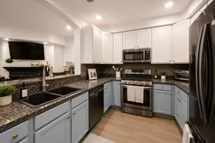 924 W Wolfram St, Chicago, IL 60657 - Photo 4