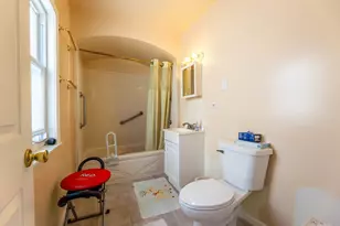 10211 S Eberhart Ave, Chicago, IL 60628 - Photo 10