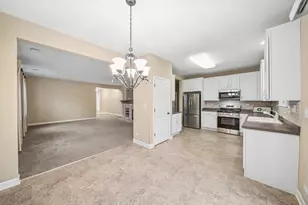 757 Bellevue Cir, Oswego, IL 60543 - Photo 8