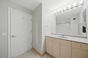 330 N Jefferson St, Chicago, IL 60661 - Photo 10