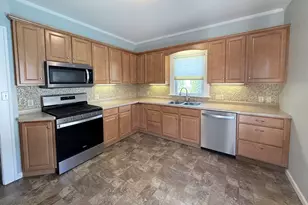 301 W 2nd St, Gilman, IL 60938 - Photo 4