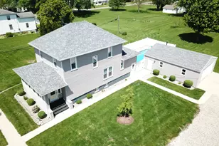 301 W 2nd St, Gilman, IL 60938 - Photo 1