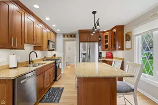542 Cress Creek Ct, Crystal Lake, IL 60014 - Photo 4