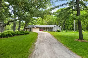 43W239 Hazelwood Trail, Saint Charles, IL 60175 - Photo 4