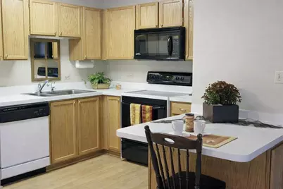 605 Barrington Avenue #208, East Dundee, IL 60118 - Photo 4
