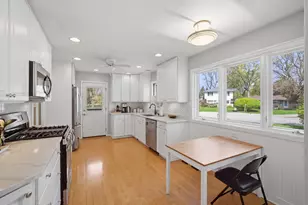 1322 Brook Ln, Glenview, IL 60025 - Photo 6