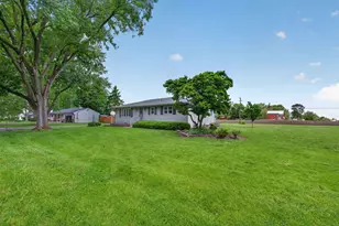 42W675 Star Ln, Sugar Grove, IL 60554 - Photo 6