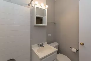 5748 N Winthrop Ave, Chicago, IL 60660 - Photo 20