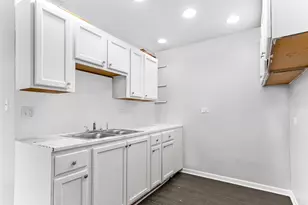 9209 S Woodlawn Ave, Chicago, IL 60619 - Photo 12