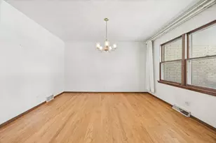 27W641 Holly Ct, West Chicago, IL 60185 - Photo 6