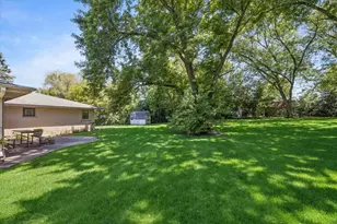 27W641 Holly Ct, West Chicago, IL 60185 - Photo 26