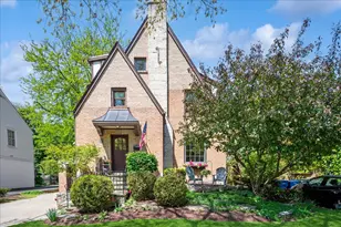 2228 Kenilworth Ave, Wilmette, IL 60091 - Photo 1