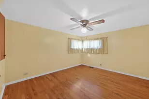 624 W Merle Ave, Villa Park, IL 60181 - Photo 8