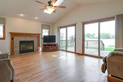 4226 N Riverdale Drive, McHenry, IL 60051 - Photo 2
