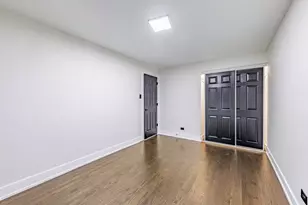 8051 S Escanaba Ave, Chicago, IL 60617 - Photo 12