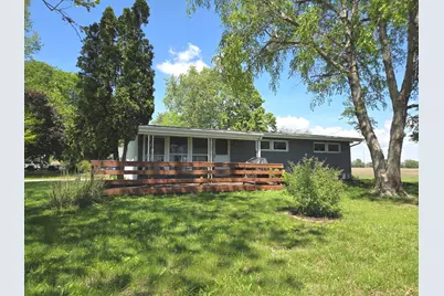 313 S McKinley Street, Mansfield, IL 61854 - Photo 2