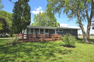 313 S McKinley St, Mansfield, IL 61854 - Photo 2