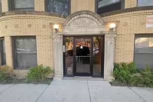 2448 W Catalpa Ave, Chicago, IL 60625 - Photo 2