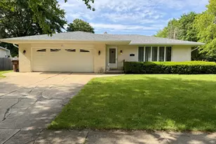 901 Lark St, Peotone, IL 60468 - Photo 1